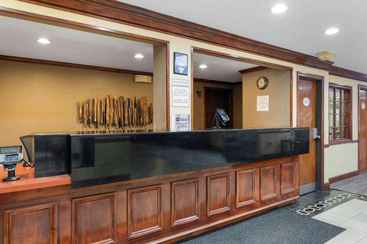 Western East Inn&suites 3*