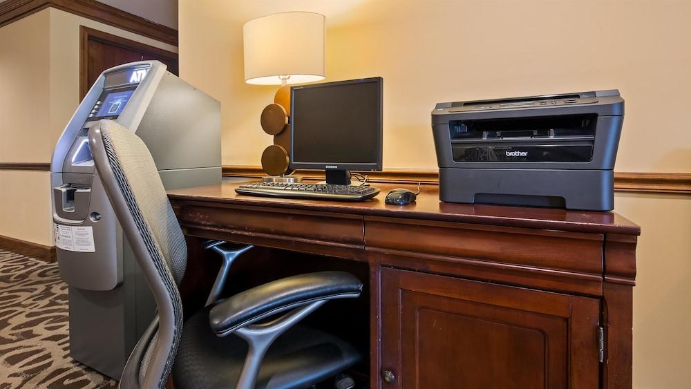 Western East Inn&suites 3*