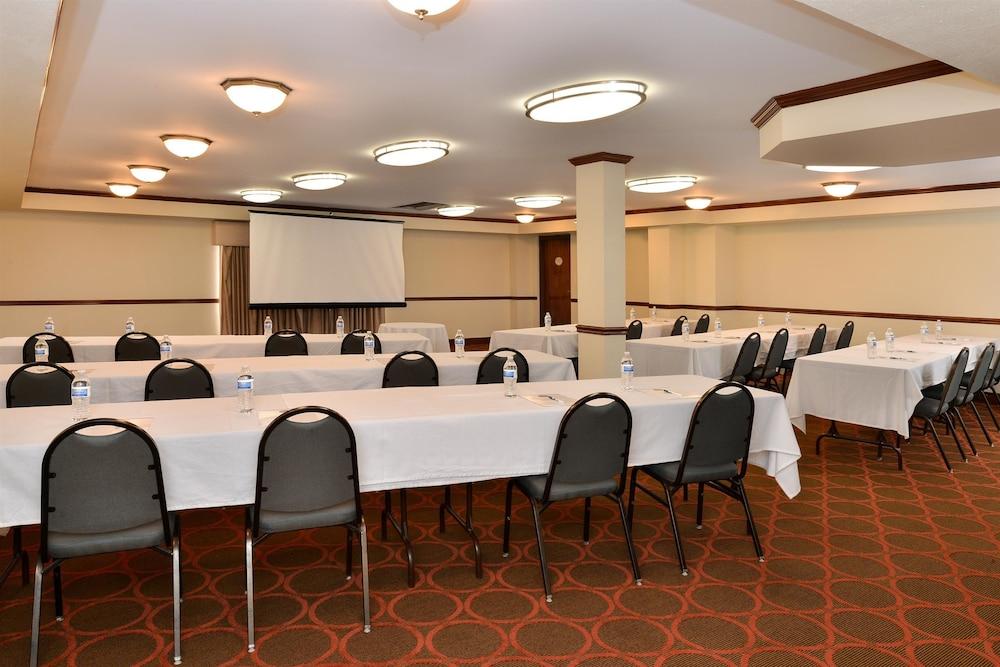 Western East Inn&suites Hotel